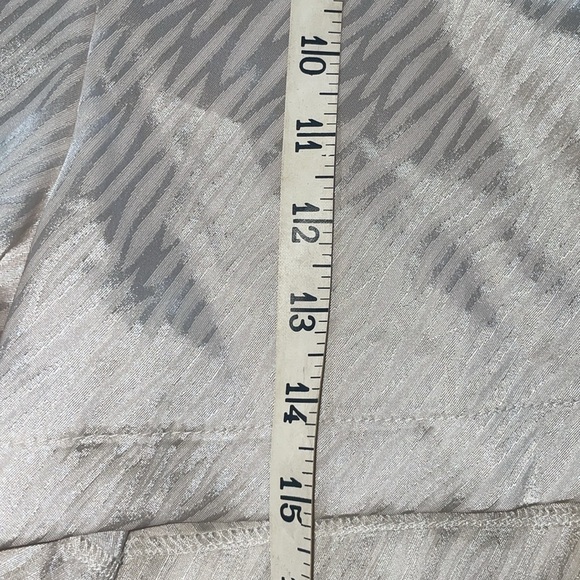 Glam Satin Shorts Pleated Hi Waist 3” Rise Ivory Animal Print New w/Tags Sz M - Picture 7 of 12